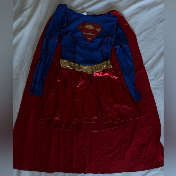 Supergirl DC Women’s Costume - Picture 4 of 7